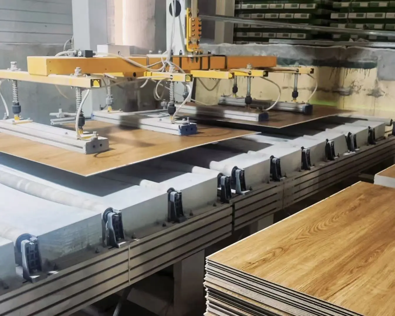 探索綠色製造!多家媒體及客戶代表參觀浩發國際貿易公司碳晶板生產工廠